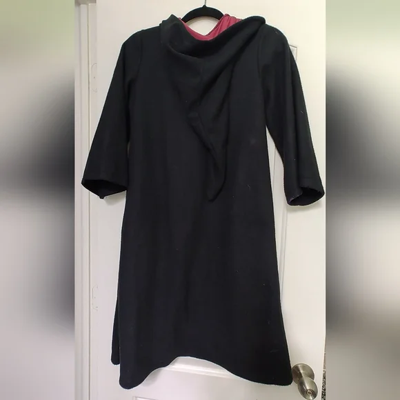 Black Coat with Gryffindor Crest - Picture 2 of 5